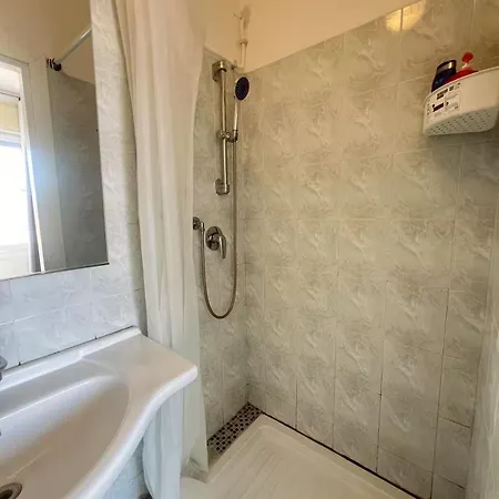 Moon 6 ゲストハウス メストレ